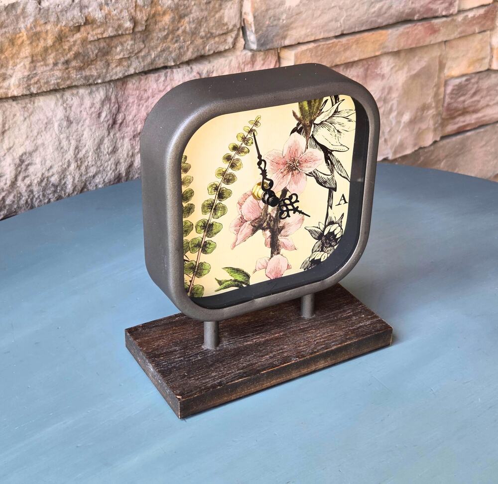 Freestanding Table Clock • Vintage‑Style Botanical Clock • Floral Fern Decor